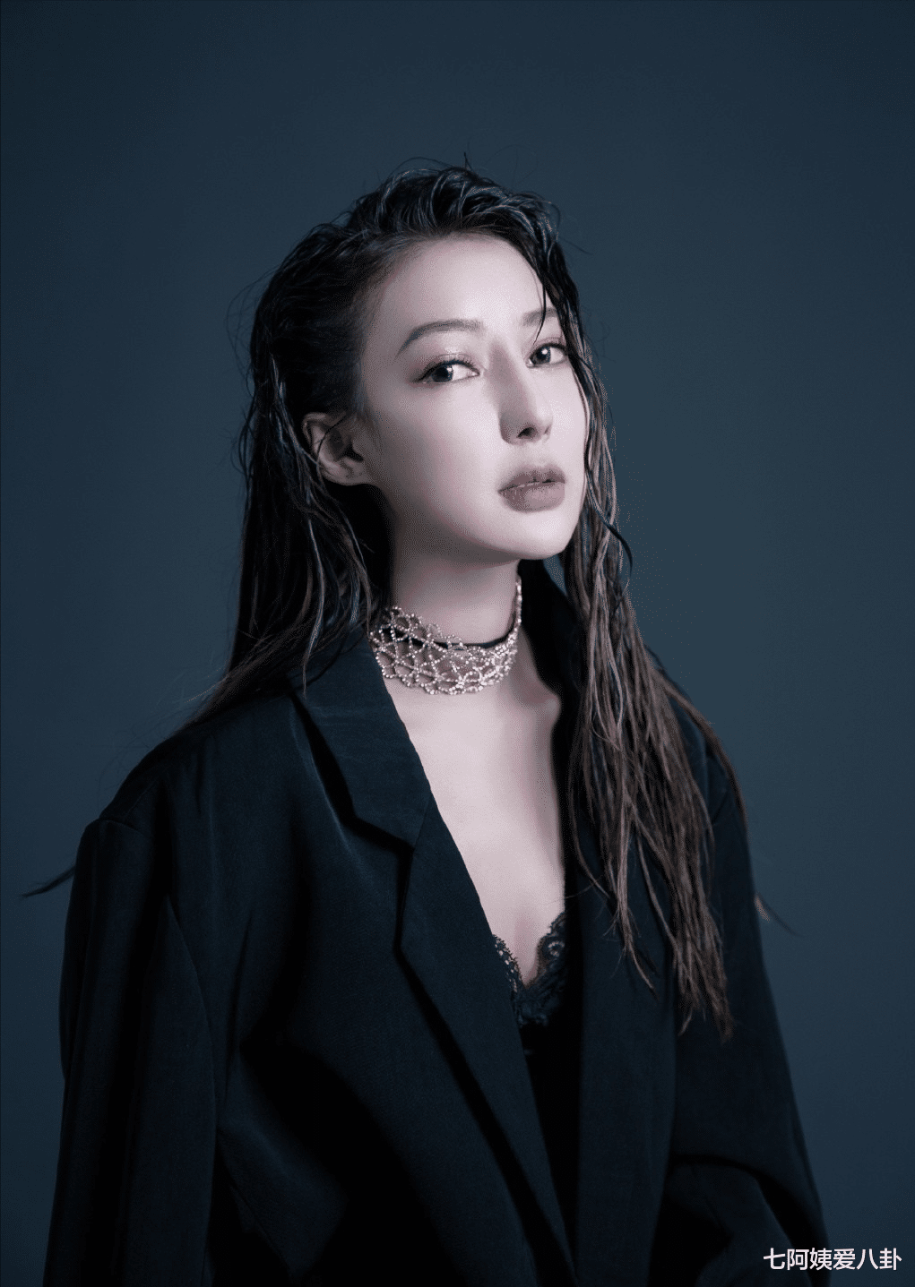 黄赌毒 郭美美，“干爹”改变了她的人生，“黄赌毒”葬送了她的青春年华