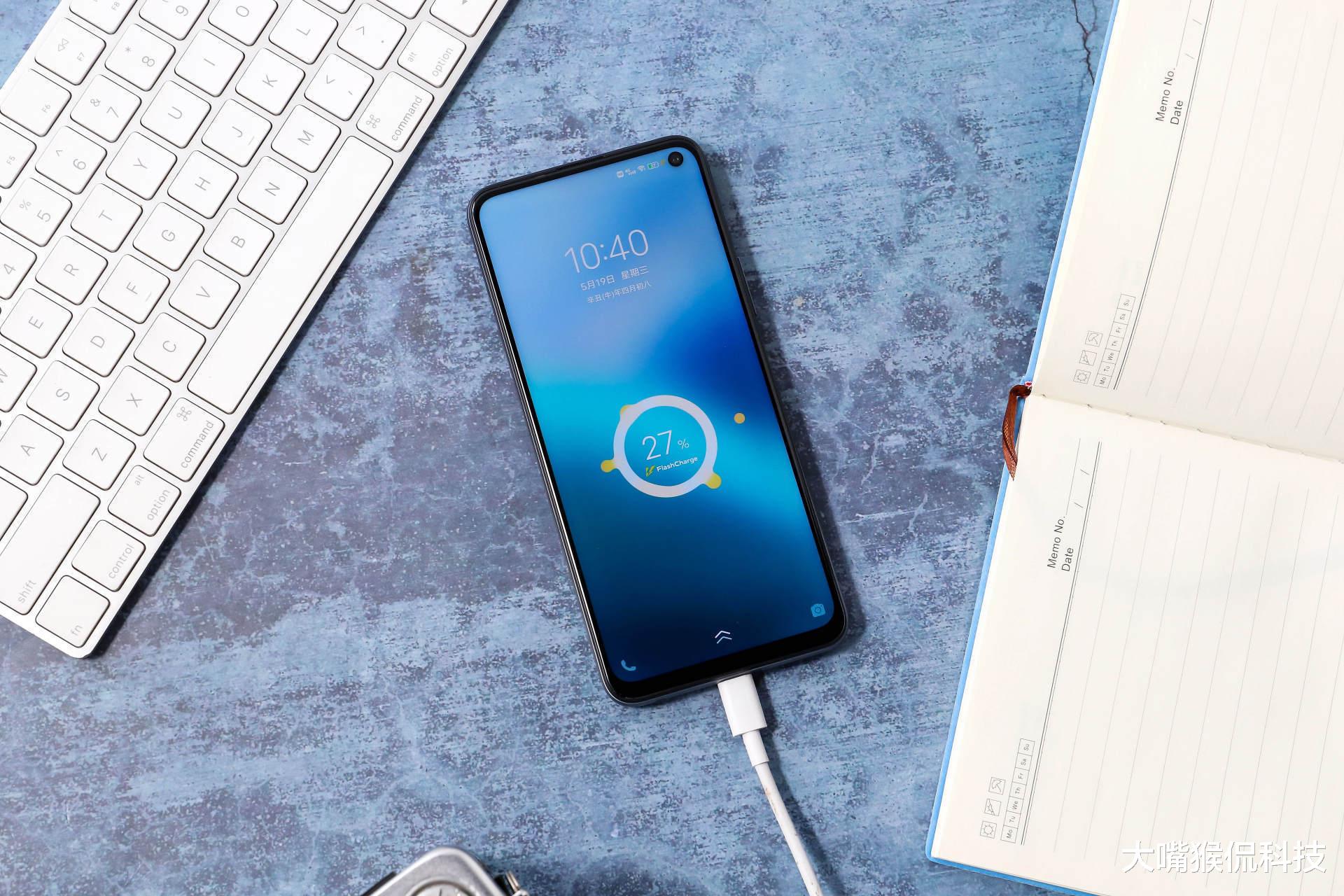 iqoo|12G+256G,iqooU5X曝光!6000毫安电池+120hz刷新率