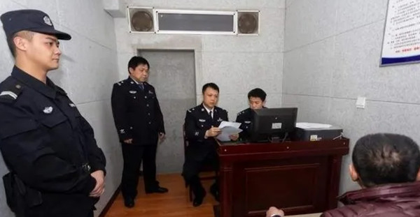 情趣奇闻|弟弟长期被欺压，最终情绪爆发，杀害兄长