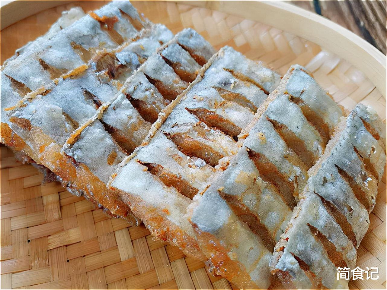 带鱼，银脂越多越新鲜？渔民：这5种要避开，轻松识别“甲醛鱼”