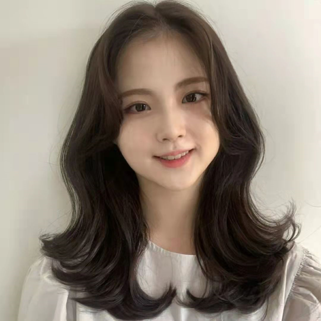 发型 不是你脸大，是你发型没选对！学会这三个攻略，发型时尚还显脸小