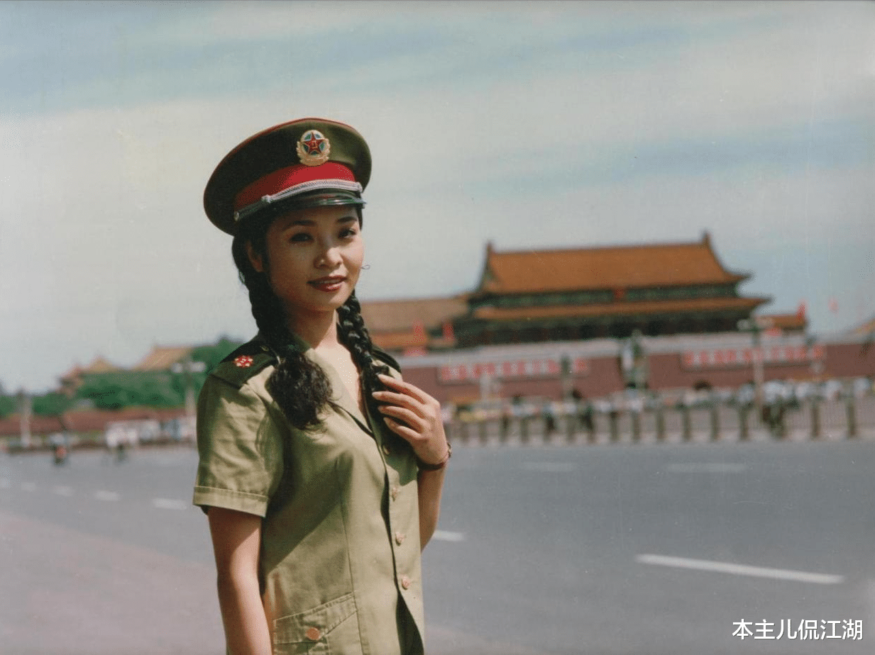 李丹阳|军旅歌手李丹阳：56岁仍未婚，没有宝宝成遗憾，和母亲生活在一起