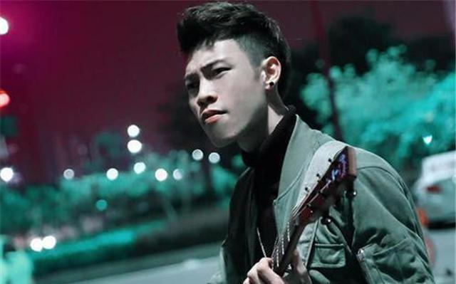 萧敬腾|他一首歌赚了一个亿!如今第二首又红遍全国,感动了很多人