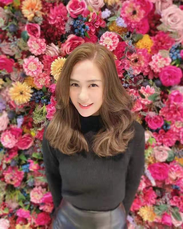 闫妮|港姐冯盈盈自曝想进军带货界，透露TVB标准工资，坦言盼增加收入