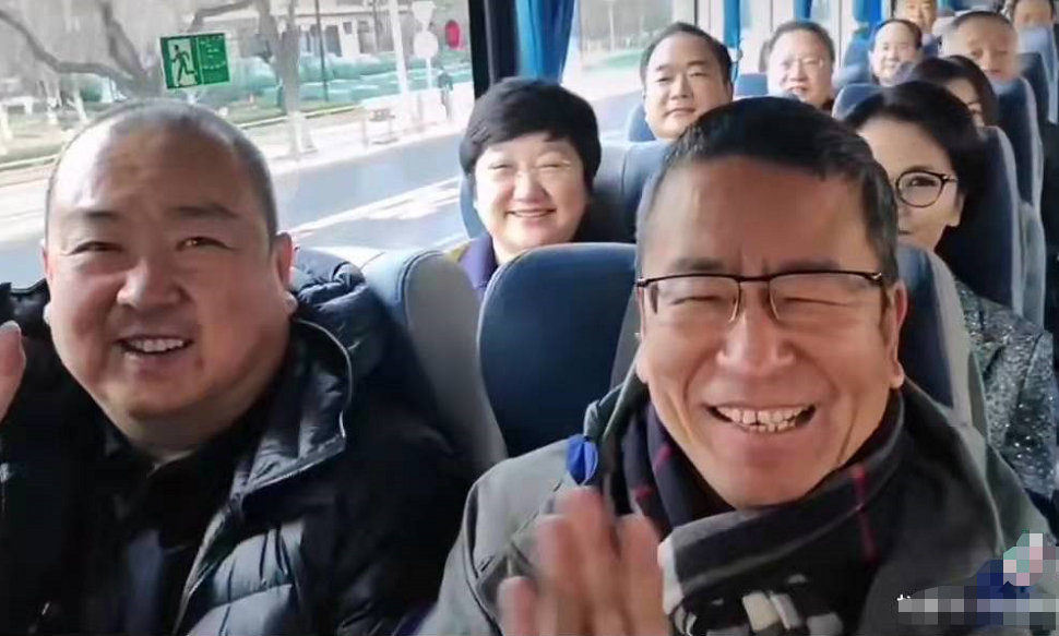 秦岚|文代会众星合影，陈宝国地位高，濮存昕跷二郎腿，周涛鞠萍同框