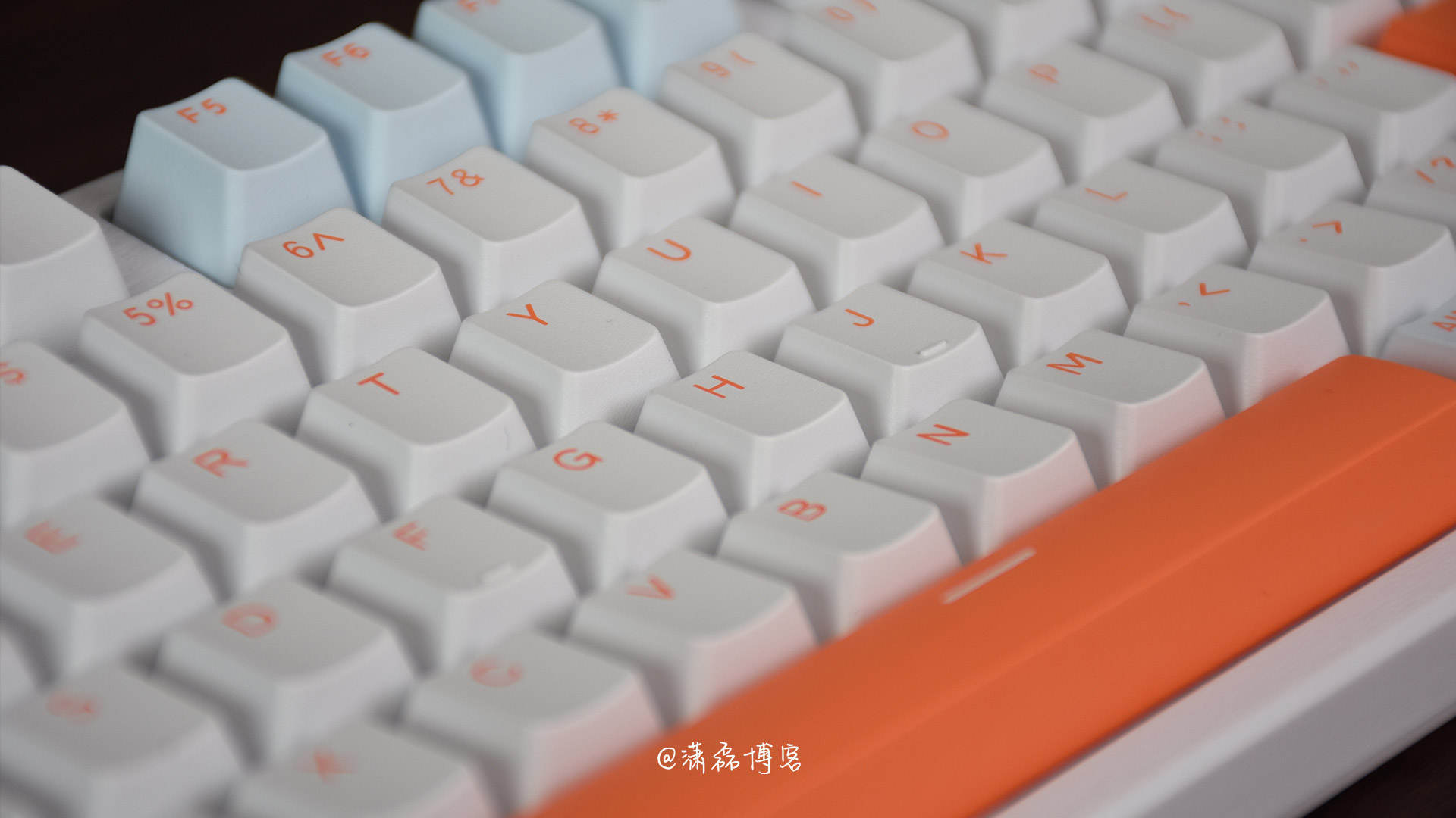 机械键盘|高斯HS98T机械键盘:三模多连,TTC红轴,还有更多未解锁属性