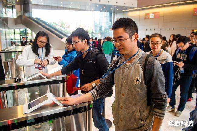 华为|为什么任正非千万年薪纵容俄罗斯小伙玩电脑,还为他单设研究所?