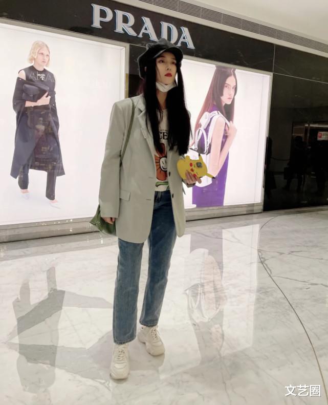 范冰冰|范冰冰春节逛街生图曝光，瘦了许多颜值惊艳，打扮低调却被吐槽衣品差