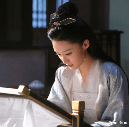 李沁|没等来《庆余年2》，却迎来李沁的“新作”，男主比她大3岁