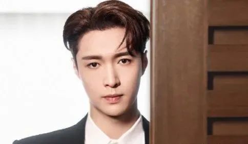 张艺兴|吴亦凡事件再次升温，曝出当初“排挤”张艺兴事件，退团时究竟发生了什么？