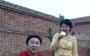 曹云金|德云社大火之前：曹云金烧火，师娘和面，于谦吃瓜，他们曾很淳朴