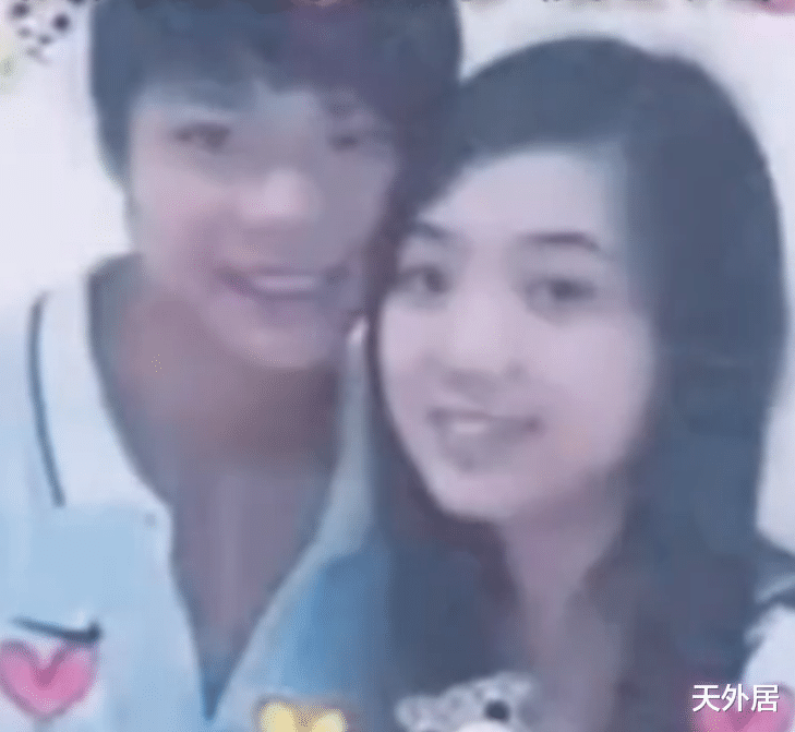 小S|苏炳添低调妻子终于登上热搜!从校服到婚纱,2人大头贴照片曝光