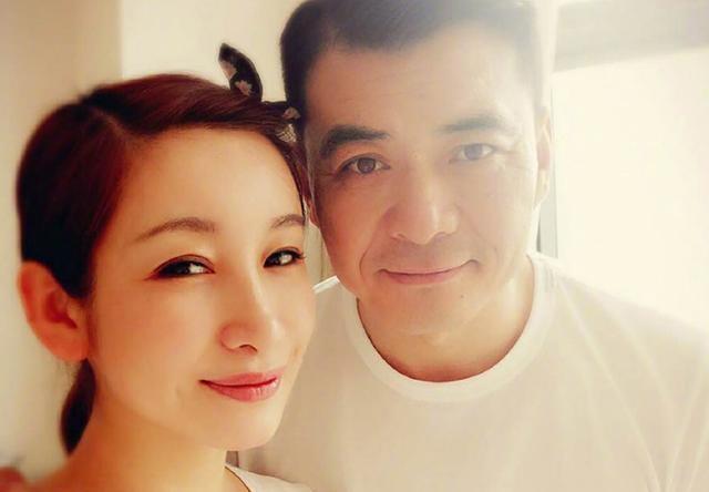 秦海璐|43 岁秦海璐, 生活不能自理, 如今王新军包揽家务贴身伺候!