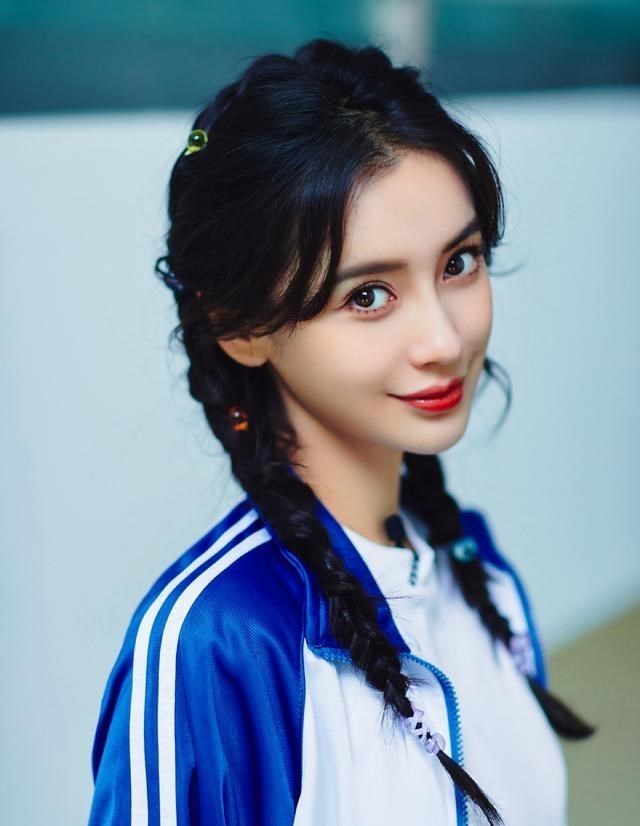 连衣裙|大饱眼福!杨颖双马尾麻花辫造型过于惊艳,粉丝:千呼万唤始出来