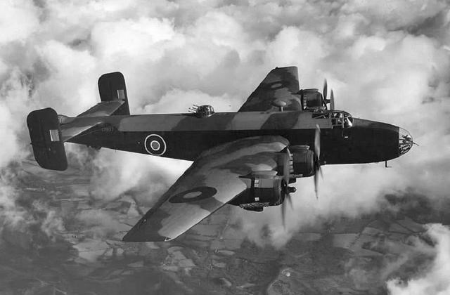 轰炸机|轰炸鲁尔水坝:近20架轰炸机猛轰,4亿吨洪水倾泻,3万人被水冲走