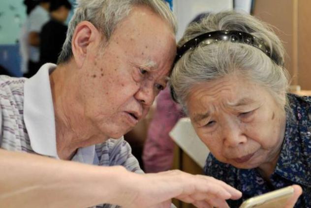 衰老|为啥老人身上有一股怪味?建议50岁后,远离5个习惯,或老了没味