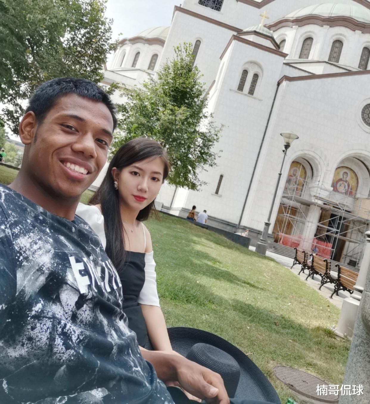 易建联|祝铭震晒情人节游玩照!女友穿着宽松难掩好身材,相恋6年感情深