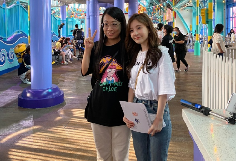 贝克汉姆|冯提莫生图曝光！离开了精修在路人镜头下依旧美丽，状态不要太好