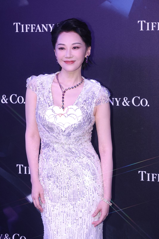 BiuVogue|许晴的身材可真不错，腰细腿长还有肉，很适合穿紧身裙