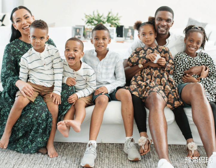 克里斯·波什|波什37岁憔悴似老头！1m6妻子气质依旧，相差51厘米是真爱！