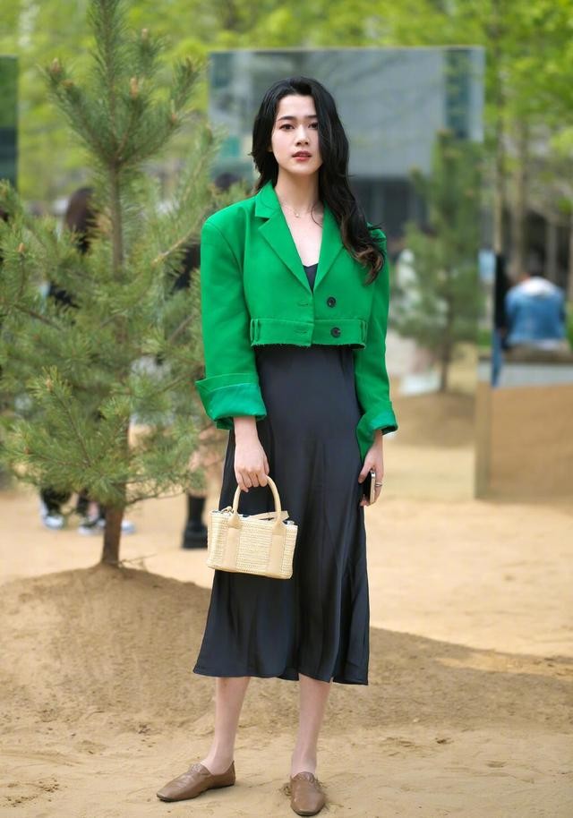 各抒己见|秋天,裙子正确的打开方式:学会搭配适合的鞋子!