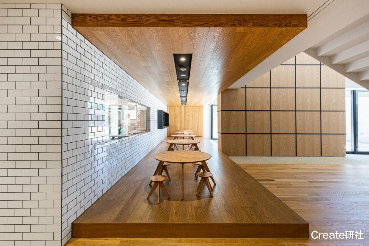 EZ 幼儿园,阶梯空间搭建趣味游戏场所 / 日比野设计 + Kids Design Labo