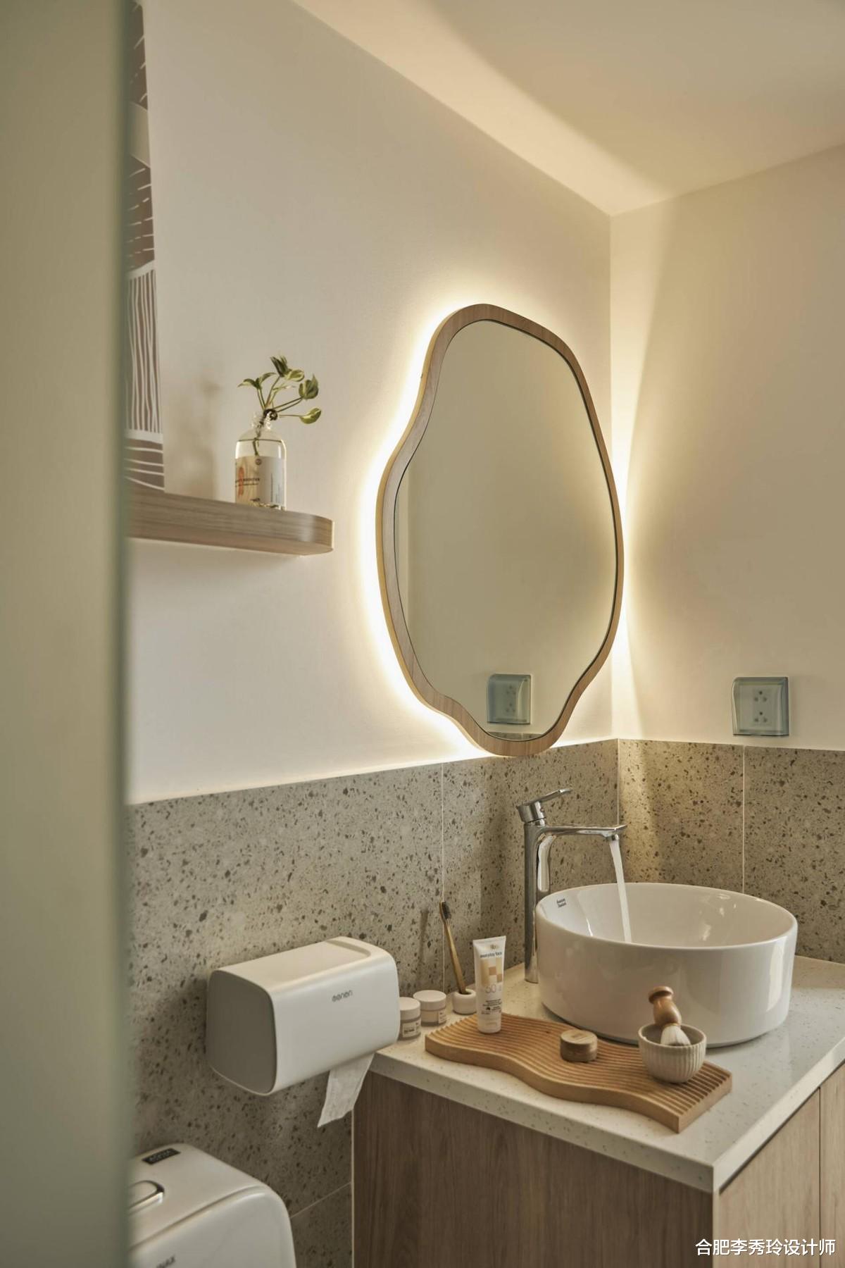 对于小户型,“去客厅化”非常有远见,用餐厅替代这是聪明的设计