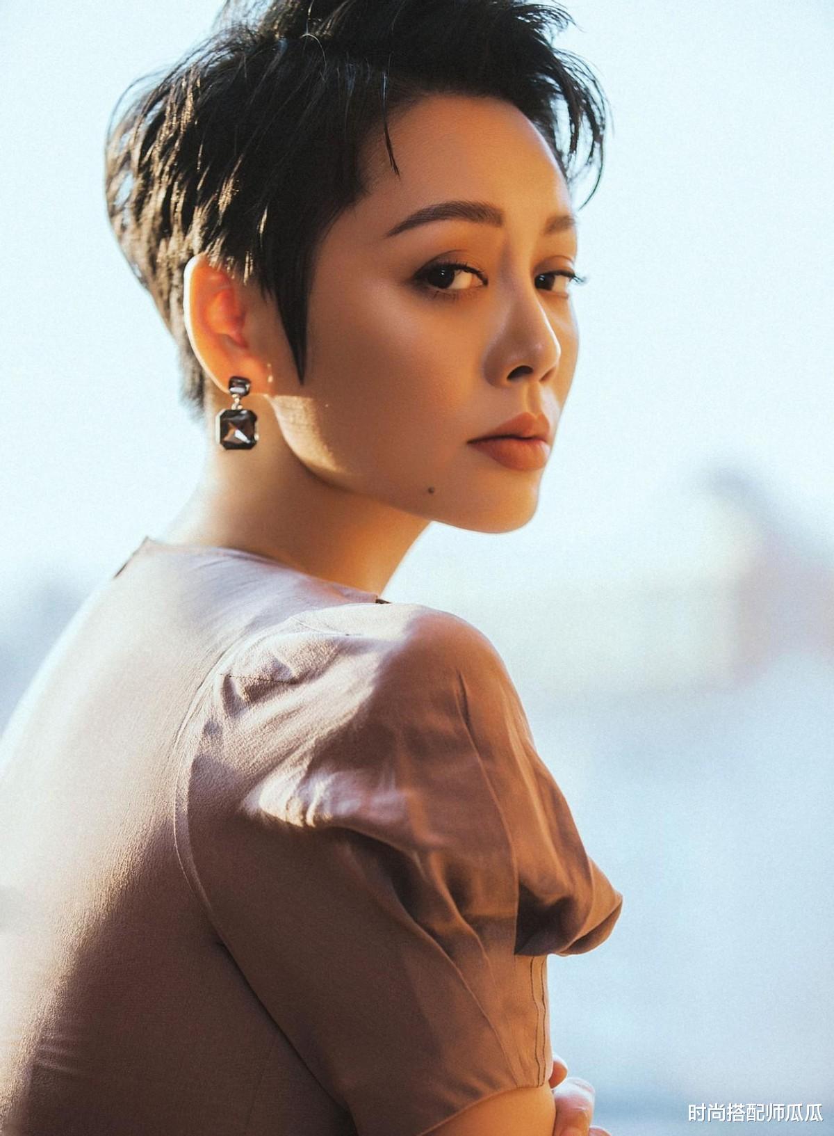 发型 ?建议中年女人,远离这3种“发型”!特别是第2种,显老还没气质