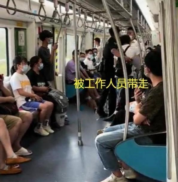 盲人 盲人导盲杖被折断哭喊着出地铁，是他耍流氓，还是让座人不近人情