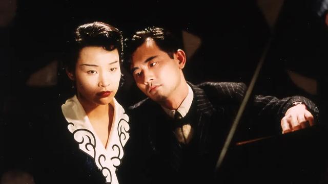 明星|张爱玲《红玫瑰与白玫瑰》：有没有人爱你，其实你能感应到的