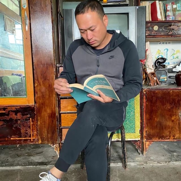 李子柒|张同学喜欢周星驰，“偷师”李子柒，想和丁真一样为家乡做贡献