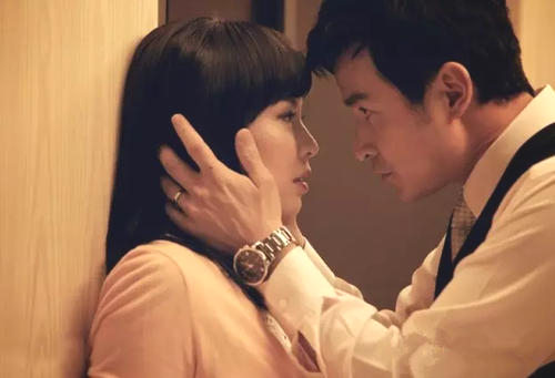 王岳伦|女强男弱，出轨成瘾！王岳伦深夜官宣离婚秒删，李湘晒绿菜回应