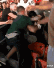 时尚炫点 “妹子睡觉把脚伸我这，要给她点教训吗？”