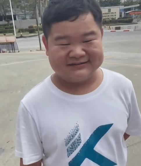 沫沫旳静好岁月 东莞:男子身高1米23,进厂找工作被拒,“他没说原因”