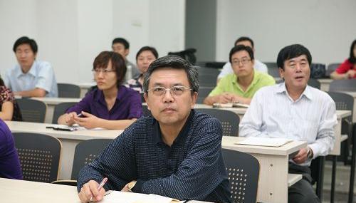 |压力大、收入低，大学老师无意间的聊天，透露了这份职业的苦楚