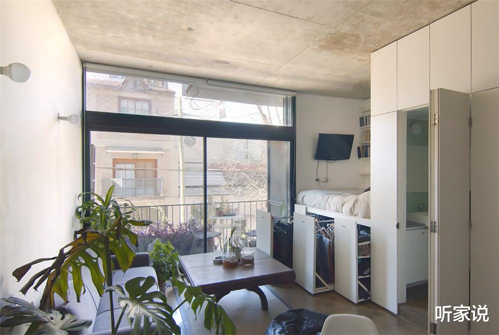 他买下32㎡小家，将卧室厨卫“藏”在壁橱里，面积虽小却井然有序