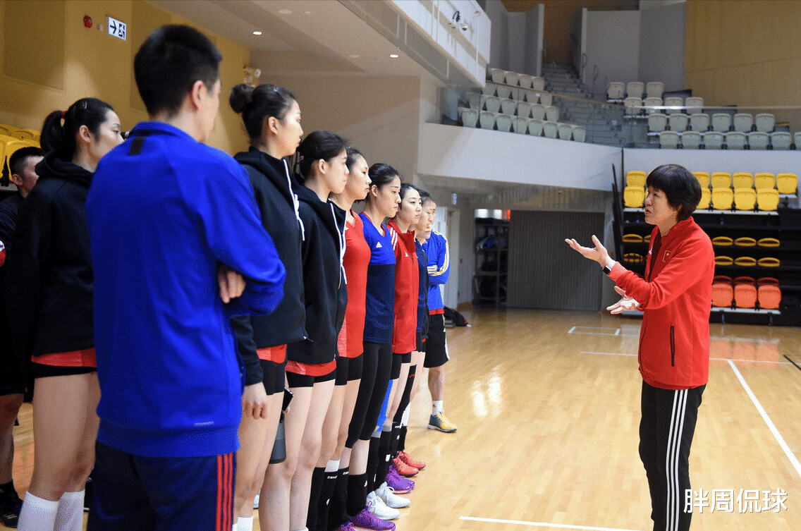 女排|中国女排喜从天降，新帅上任前收惊喜，16岁天才打爆排超不逊朱婷