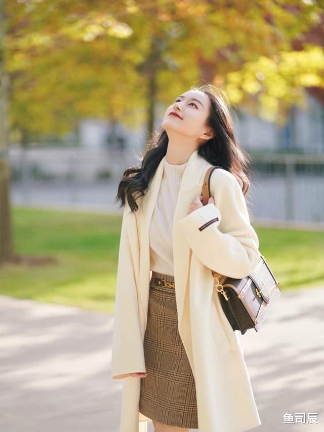 鱼司辰 初冬的正确打开方式，大衣+靴子才是王炸组合，简直太保暖