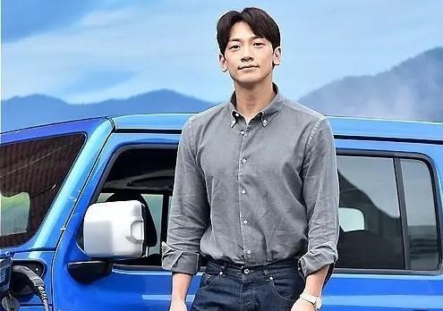 清浅微笑的我|39岁的Rain比以前看起来憔悴了!