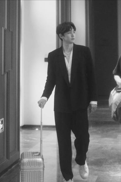 金星|《追光吧》开播，首播收视率不佳，引发2处争议，1处亮点