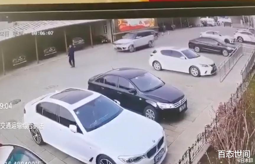 百态世间 北京路虎车主故意撞倒他人，还猛踢其头部，欲继续动手被妻子阻拦