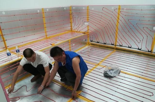 过去备受欢迎的地暖,现为何被暖气片取代?关键在维修成本等原因