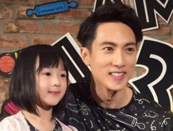 陈小纭|都说吴尊女儿是全家最美，当爸爸晒出生照，才知道啥叫女大十八变