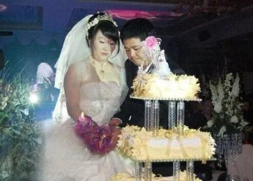 赵玉芳|赵本山大女儿赵玉芳：在没父爱的环境里带泪成长，嫁普通人很幸福