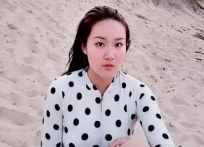 21岁遇害女孩母亲接受采访,称跟孩子父亲离异,自己不知道怎么熬