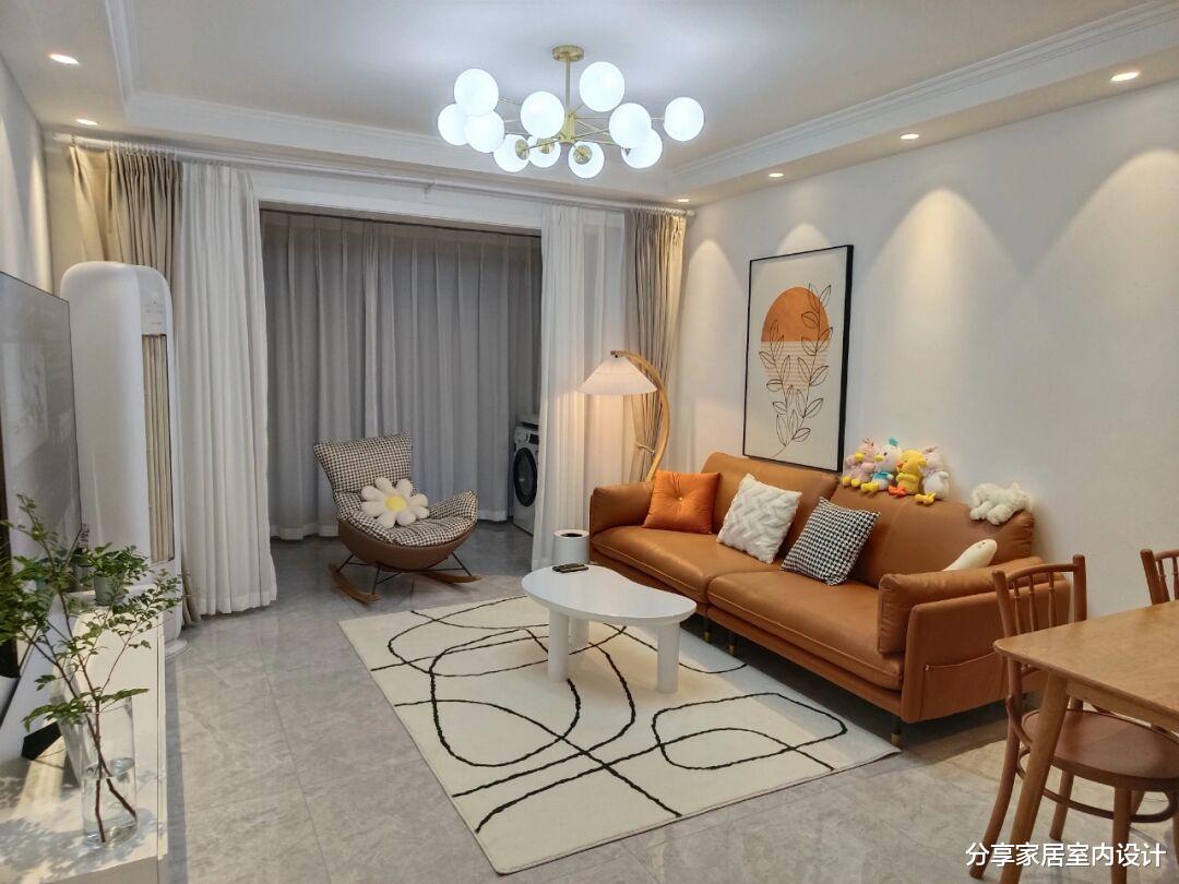 她家面积不大，装修不豪华，但全屋效果温馨又舒适，太幸福啦！