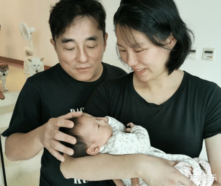 杜德伟|吕方携小16岁富婆妻子参加聚会，杜德伟夫妇露面，差24岁无违和感