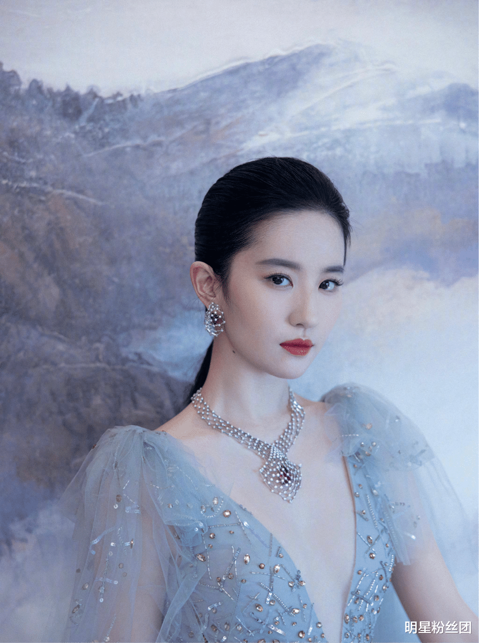 赵露思|赵露思被说是小刘亦菲，惹对方粉丝不满，被网友吐槽