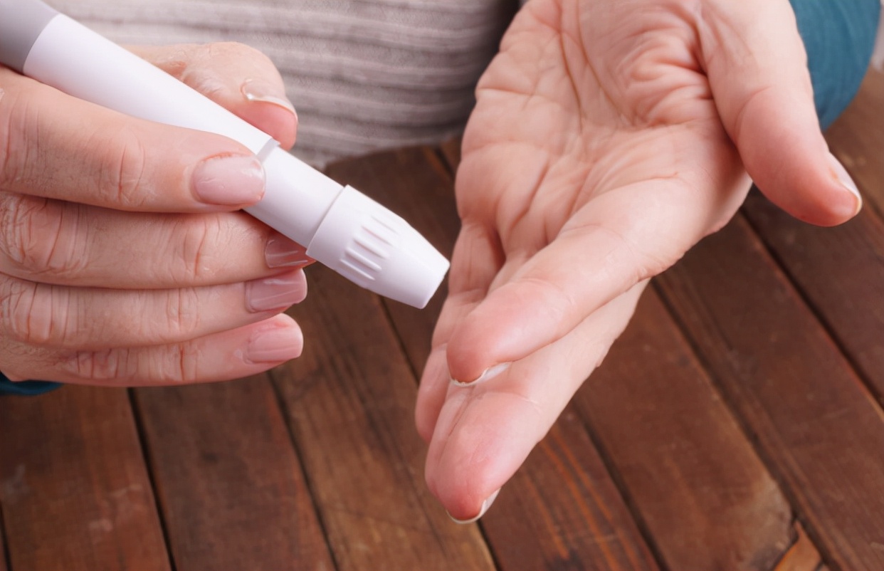 阴虚火旺|“天然胰岛素”被发现,洋葱靠边站,若你爱吃,血糖“蹭蹭”下降