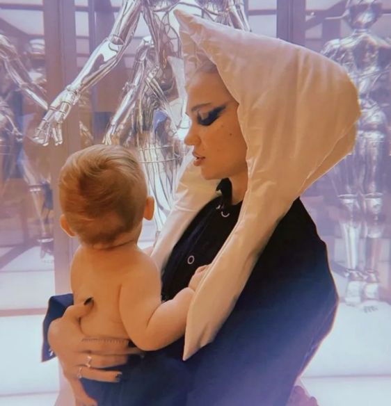 伊隆·马斯克|马斯克：5段情史6个娃，女朋友个个肤白貌美，比贝索斯审美好太多